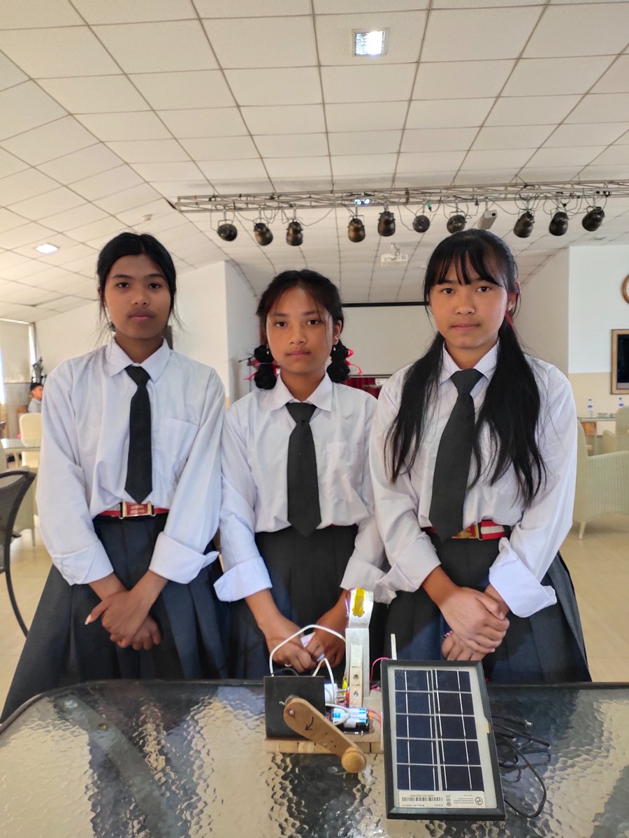 YNnagaland's tweet photo. Proud to witness the Tasazhu STEM Club from GHS Tasazhu Jotsoma present their '3-way Chargeable Portable Lamp' (Electric, Solar & Manual) prototype at the State Level Workshop cum Technology Innovators Meet. #TasazhuSTEMClub #IBMSTEMforGirls #YouthNet #YNnagaland #QuestAlliance https://t.co/kg1ow50VjK