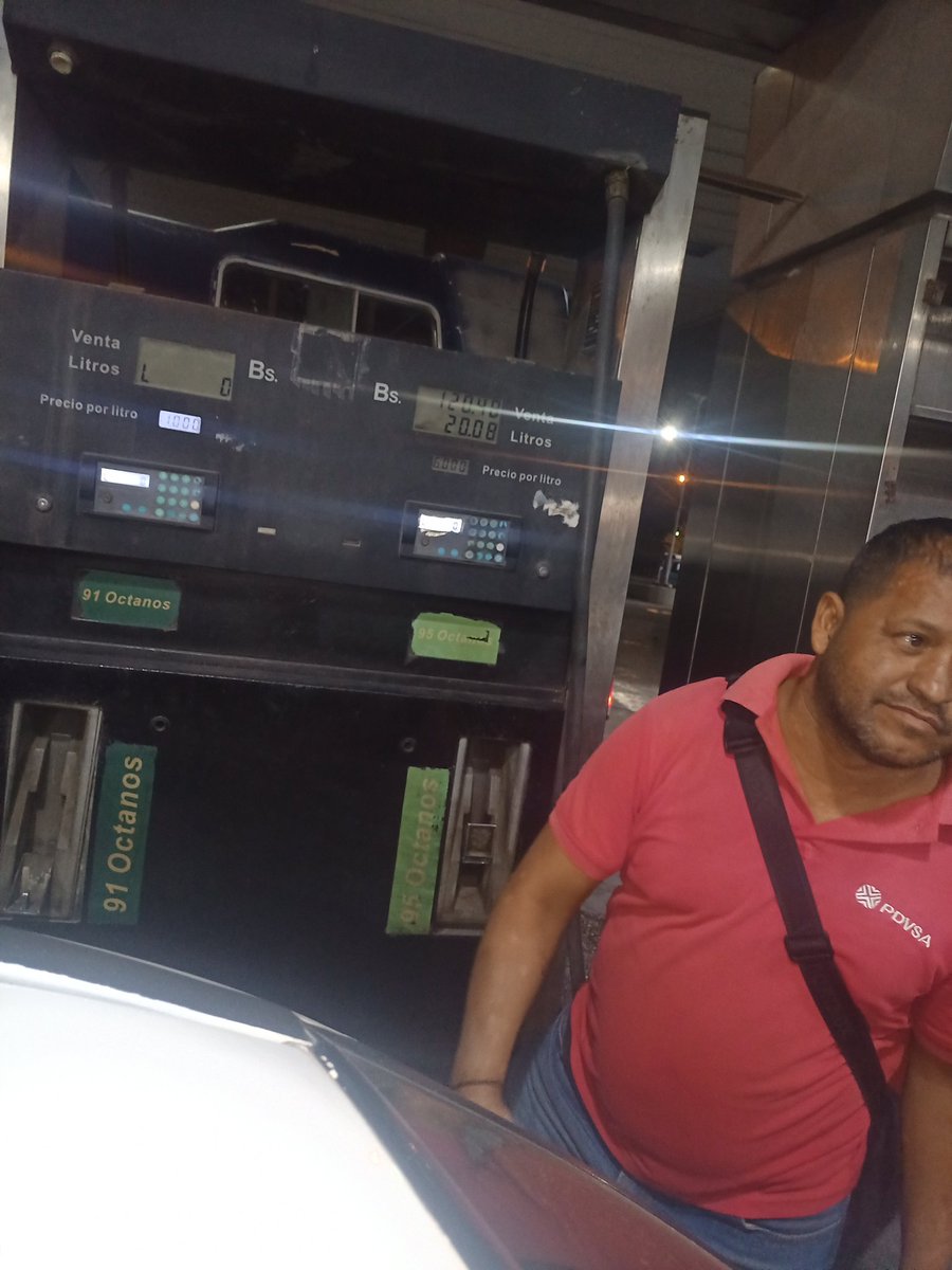 henryrockerfele's tweet image. Será q no abra un periodista q.investigue porq todas las bombas nos roban el litraje.  5 litros por cada 20 litro q uno heche. Y nadie dice nada.. nos tienen jodido por todo lado. #pvds  #gobernacio