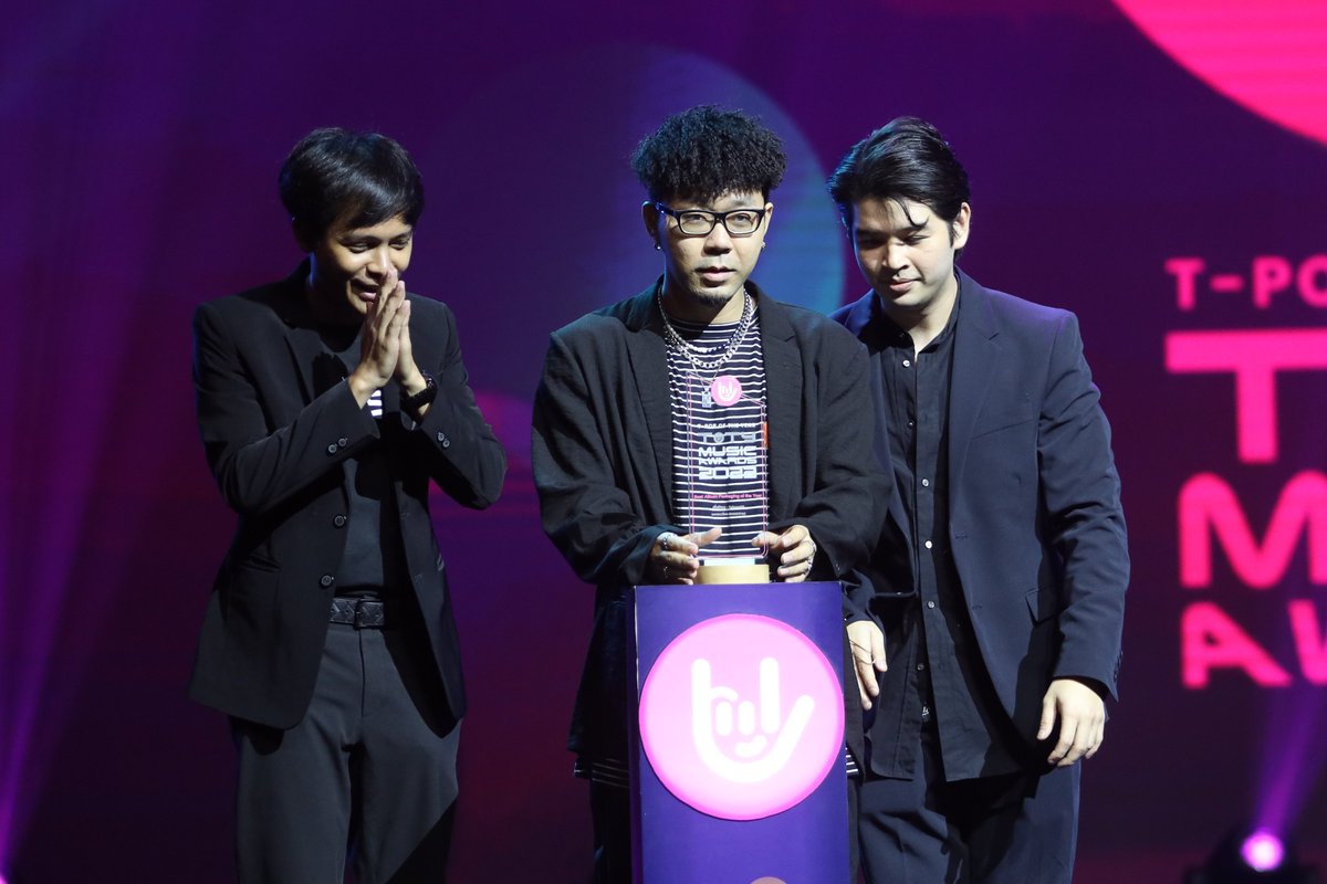 otpcnews's tweet photo. สรุปผลงานประกาศรางวัล ‘TOTY MUSIC AWARDS 2022’
รางวัลยอดเยี่ยม สาขา Producer of the Year : #Spatchies
รางวัลยอดเยี่ยม สาขา Album Packing of the Year อัลบั้ม เพื่อชีวิตกู : #TaitosmitH
#PEPSIpresentsToty2022
#TotyMusicAwards https://t.co/vHDPcGsk5d