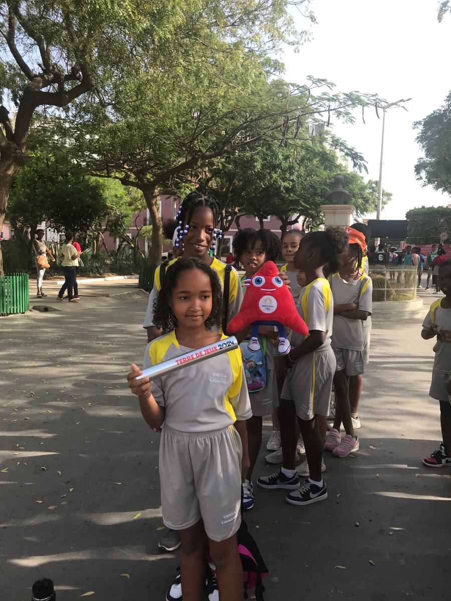 Merci à <a href="/France_au_Faso/">La France au Burkina Faso🇫🇷🇧🇫</a> , nous reprenons le flambeau et continuons la course relais autour du monde au Cap-Vert, en partenariat avec le <a href="/ComiteOlimpCV/">Comité Olímpico Cabo-verdiano</a> ! #TerreDeJeux2024 <a href="/Paris2024/">Paris 2024</a>