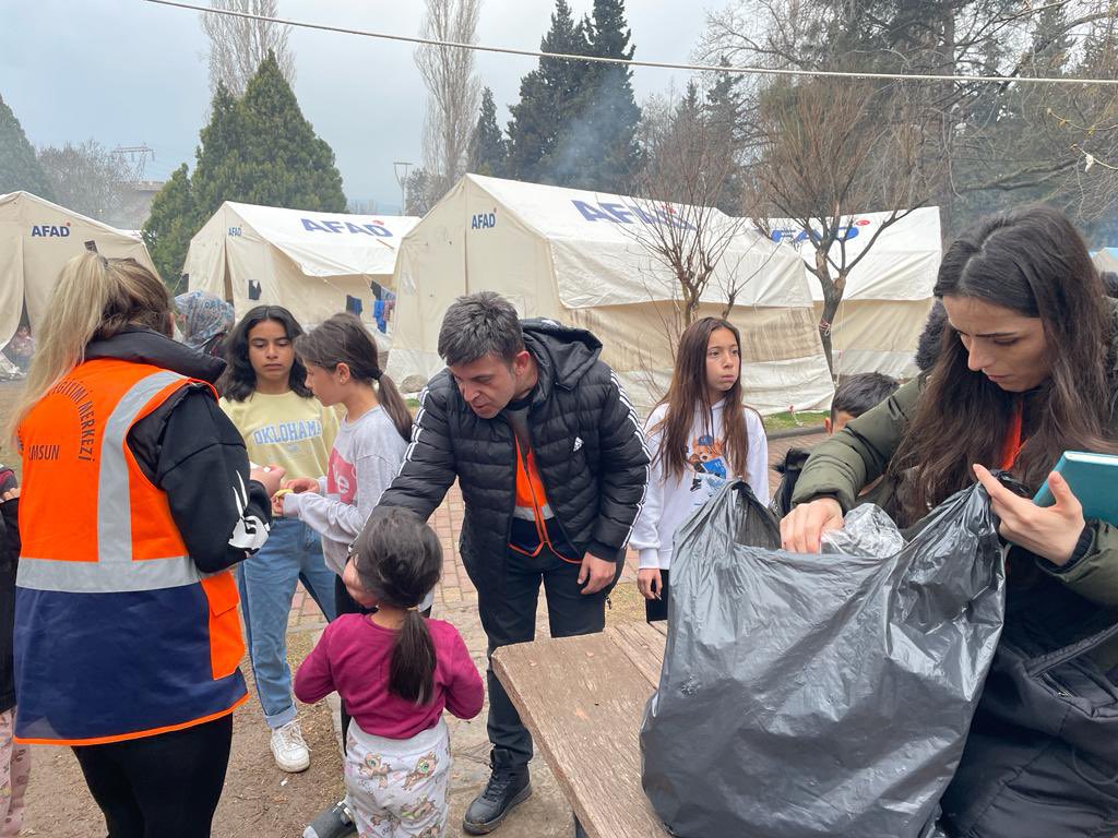 Atahem's tweet photo. Atakum Halk Eğitimi Merkezi Gönüllerde 
#kahramanmaras 
@Atahem
Hayat BoyuÖğrenme Genel Müdürlüğü Destek veKoordinasyon Merkezinde 
@mebhbogm @samsunmem görevi ile @ilkadimhem Birlikteliğinde @tcmeb @prof_mahmutozer @TCkahramanmaras @hbfettahoglu @muratagar60 https://t.co/TOtvZLsMms