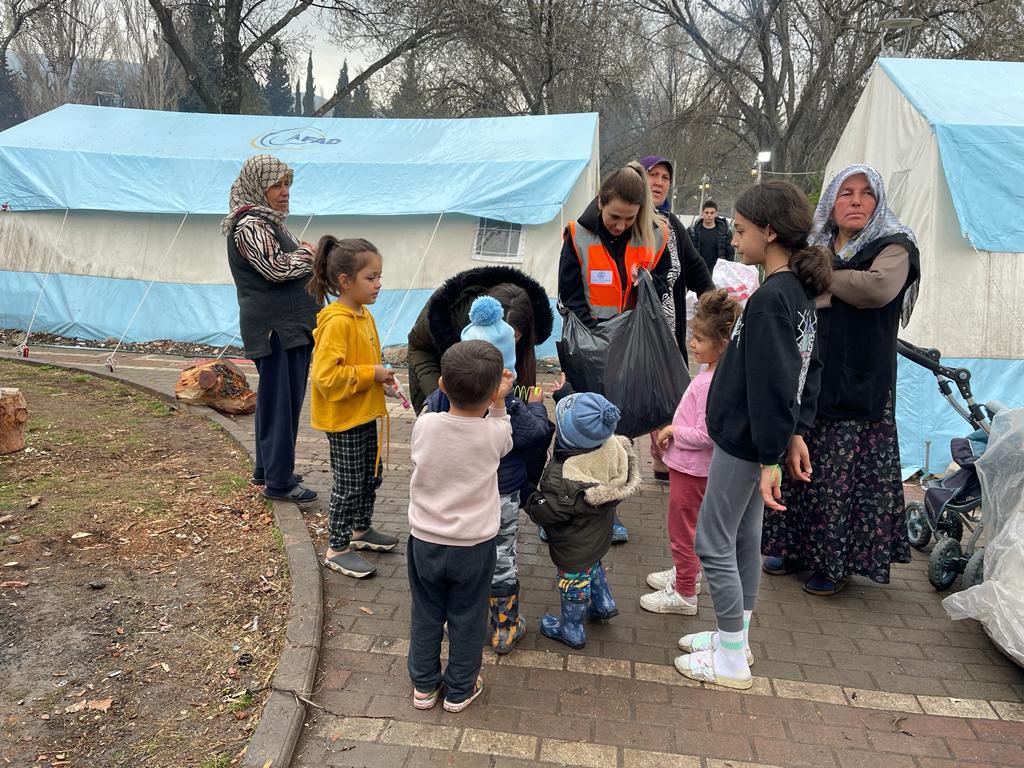 Atahem's tweet photo. Atakum Halk Eğitimi Merkezi Gönüllerde 
#kahramanmaras 
@Atahem
Hayat BoyuÖğrenme Genel Müdürlüğü Destek veKoordinasyon Merkezinde 
@mebhbogm @samsunmem görevi ile @ilkadimhem Birlikteliğinde @tcmeb @prof_mahmutozer @TCkahramanmaras @hbfettahoglu @muratagar60 https://t.co/TOtvZLsMms