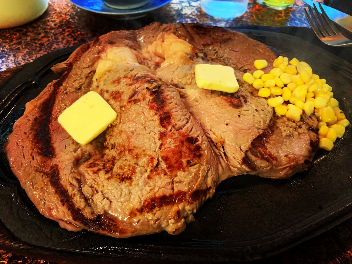 tatsuya_nanjo's tweet photo. 現在の自分を測るために。
聖地であるステーキハウスリベラ目黒店へ巡礼。
横綱ステーキ640gを、ペロリ。瞬殺!
まだまだイケるな、大丈夫。
#ステーキハウスリベラ #横綱ステーキ #640g #ペロリ #肉の聖地 #リベラ目黒店 https://t.co/TMO7rsoqT4