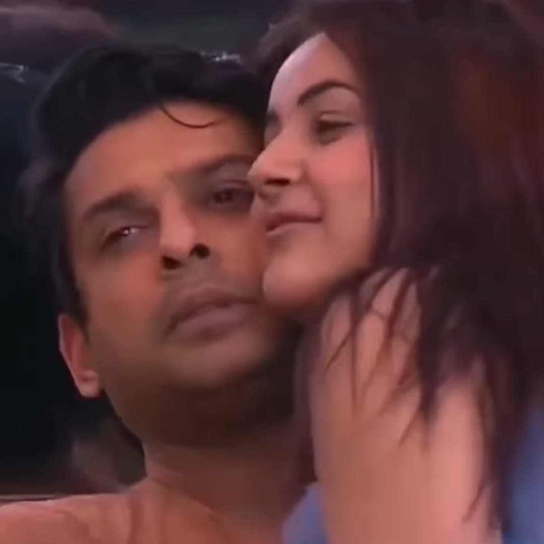 MohitDe36645336's tweet photo. LOVING SIDNAAZ 👑🤴👸😘🥰😍❤♾️ #SidNaaz #SidharthShukla #ShehnaazGill #SidharthShukla𓃵 #SidharthShukIaLivesOn #SidHearts 
#Shehnaazians #SidNaazians https://t.co/lrlSF2QgmK