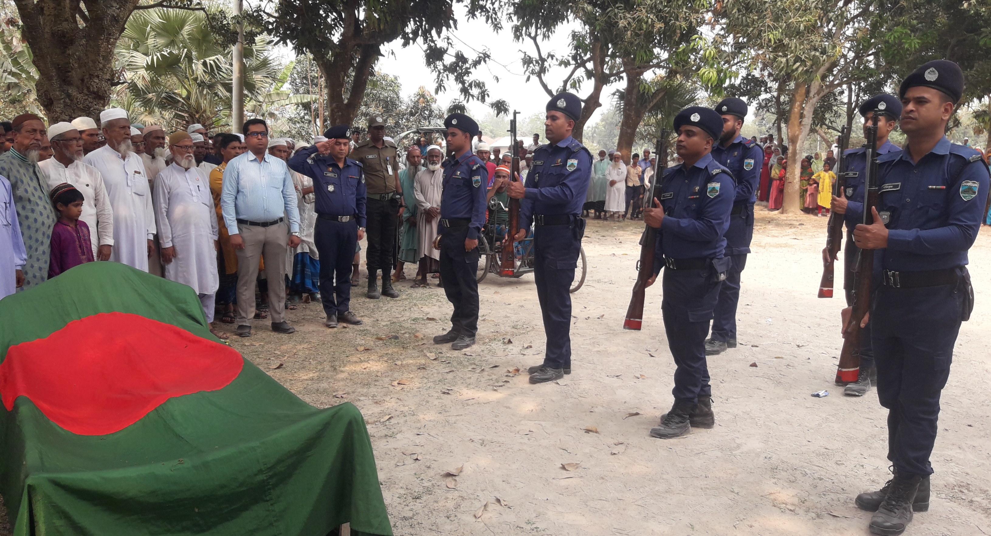 ধামইরহাটের বীর মুক্তিযোদ্ধা সয়েফ উদ্দনকে ‘গার্ড অব অনার’ প্রদান