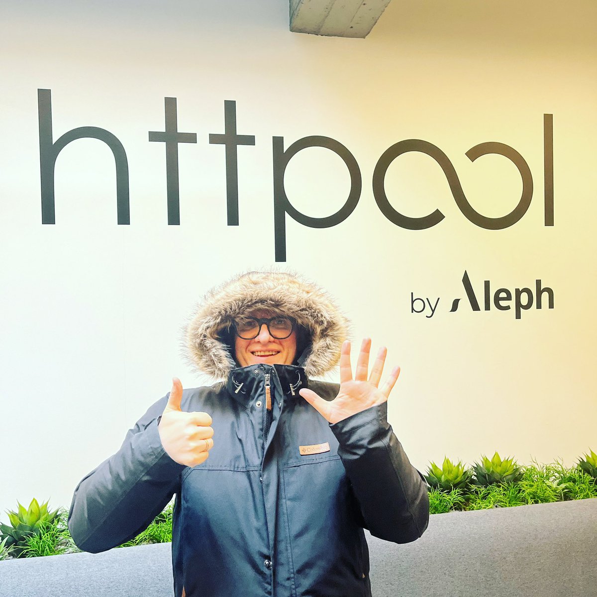 SharasShare's tweet photo. 👍+ 🖐= 6️⃣ Six Years in ❤️ with @httpool by @AlephHolding !!! https://t.co/MnGLlXt50Q