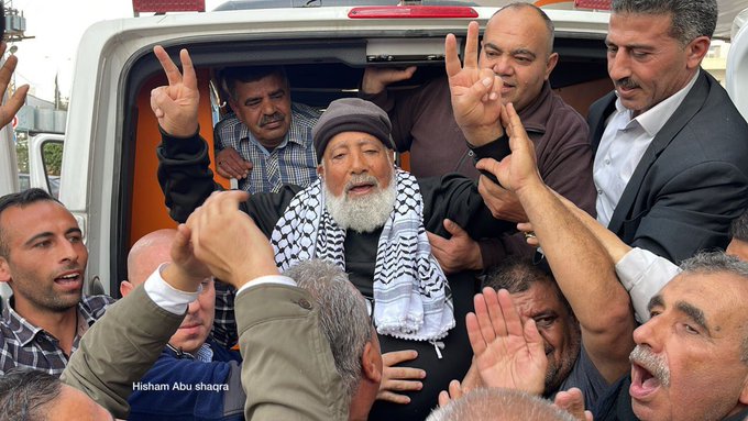 Right_ToLive's tweet photo. 83-years-old #FoadShobaki is released after 17 years in Israeli prison. He is the eldest Palestinian prisoner among 4500 Palestinian prisoners held in Israeli prisons for their resistance to its occupation. #FreeThemAll 
https://t.co/axoxG5zmI3 https://t.co/Xze5MX64sn
