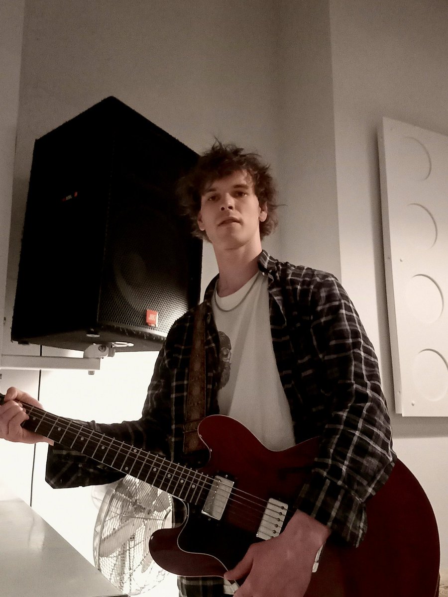 Pretty Criminal tweet media