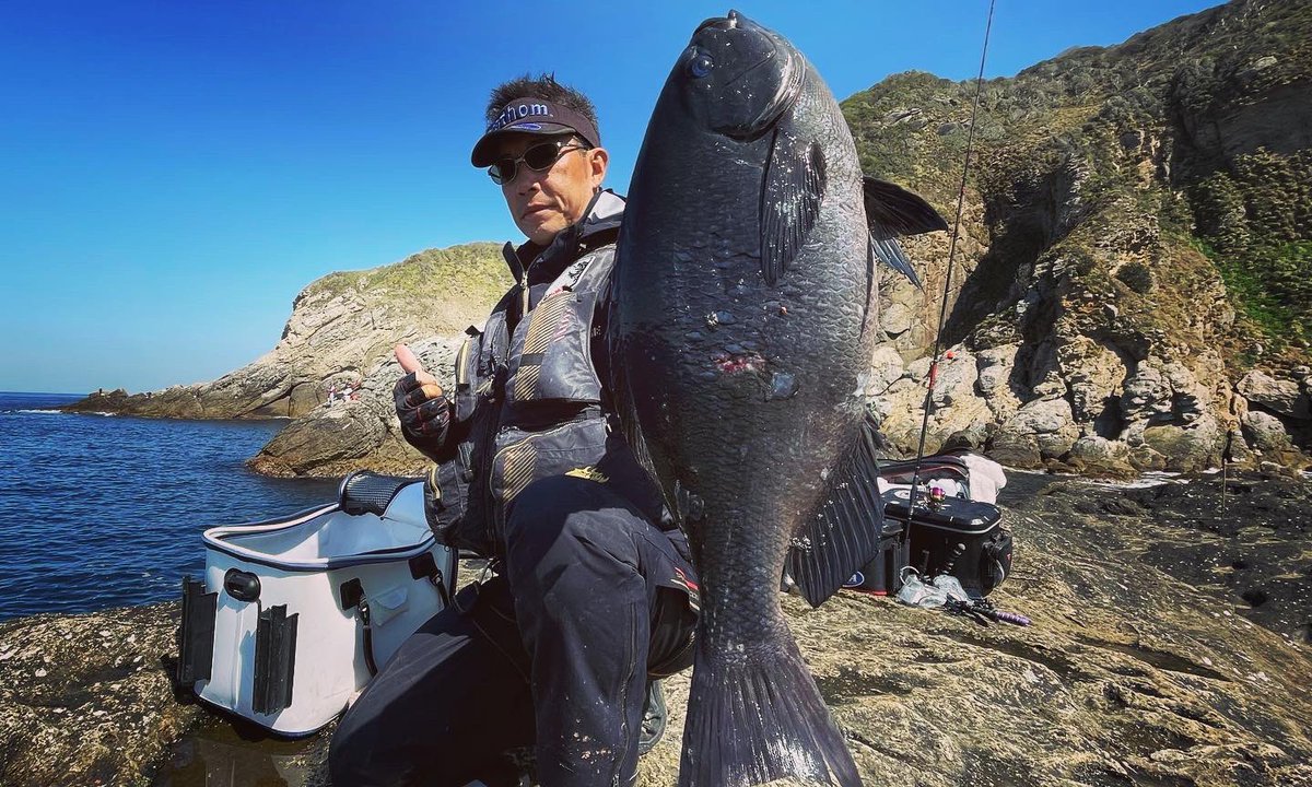 gochannel0228's tweet photo. 本日は沖ノ島本島のクジラに終盤のグレ釣りに行って来ました♪
朝はイサキの猛攻で手も足も出ず…
良い潮が入ってきてやっと５１のクチブトが釣れました🤗
大バラシ2発あり腕の無さを痛感しました😭
沖ノ島のポテンシャルをYouTubeで配信してます良かったら覗いてください🤲🤗
https://t.co/Aeifqc8Ju2 https://t.co/cBDLBh1CuI