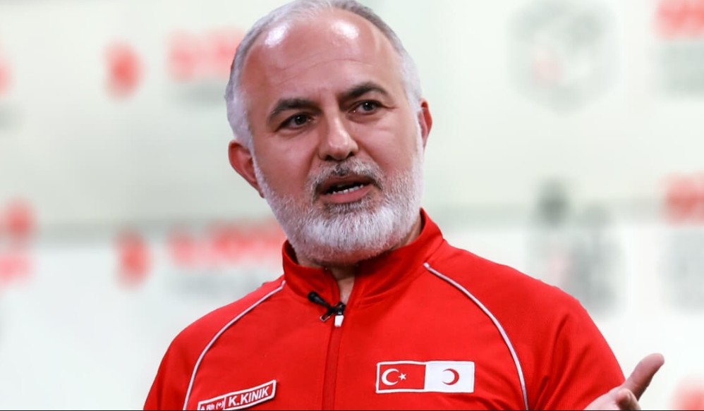 Bugün hava güneşli, istifa etmek için çok güzel bir gün Kerem Bey. AFET ANINDA ÇADIR SATAN BİR KIZILAY YARATTIĞINIZ IÇIN, ÖZÜR DİLEYİP ISTIFA EDIN. Haydi Kerem bey.Bir beyaz sayfa isteyin arkadaşlardan ve yazın. "Sağlık sorunlarım sebebiyle veya milletvekili olmak için affımı..."