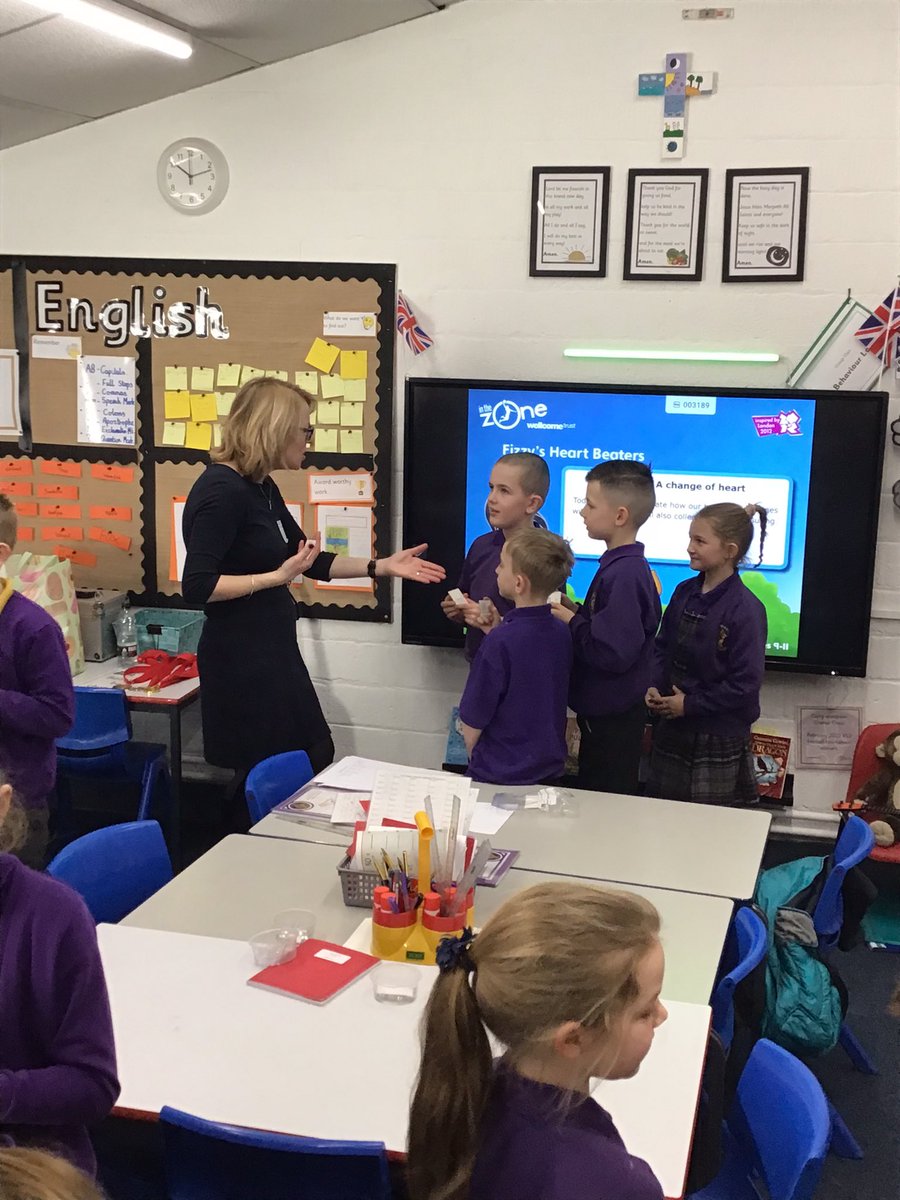 MorpethAllSaint's tweet image. Super Mrs. Simonette kicking off #ScienceWeek in Orange Class with some Brilliant Biology! #ks2 #MixedAgeLearning