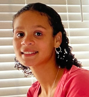 TPSOperations's tweet image. MISSING:
Monica,14
-l/s on March 13, in the Willam Allen Rd &amp;amp; Sheppard Ave W area
-described as 5'7, slim build, short curly black hair
-wrg, blk Nike jacket, blue jeans, blk/white plaid shirt, pink toque, silver hoop earrings, blk duffel bag
#GO566887
^sc