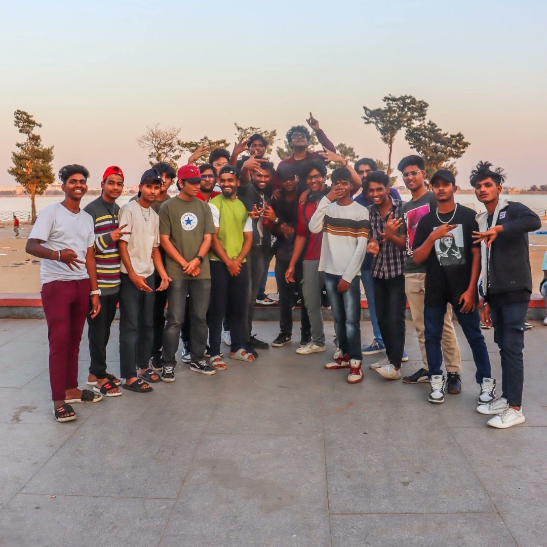 First rap cypher... Click 📸.. #hydstreetculture
#independent #hiphopmusic #hiphopindia #hyderabadhiophop #hiphop #rapper #rap #indianrap #hindirap #desirap #sidhumoosewala