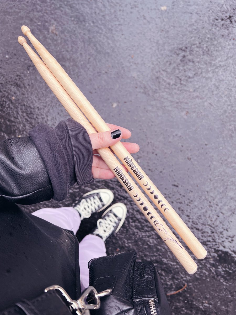 𝖆𝖓𝖓𝖊𝖑𝖊𝖊𝖓 | 🤘🏼✨ tweet media
