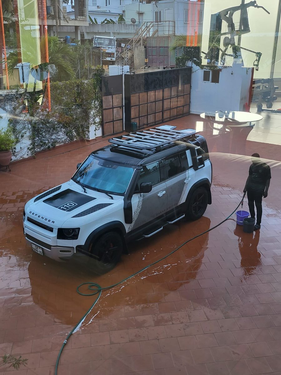 repYB's tweet image. 2022 LandRover Defender V8, loaded. 115,000 dollars 

#Sark #KNUSTGraduation #KennedyAgyapong #Eiii #E-levy