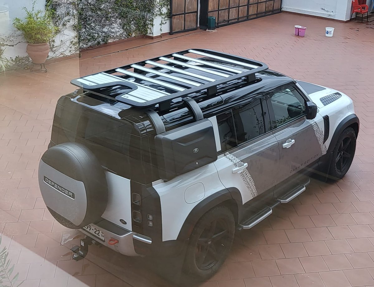 repYB's tweet image. 2022 LandRover Defender V8, loaded. 115,000 dollars 

#Sark #KNUSTGraduation #KennedyAgyapong #Eiii #E-levy