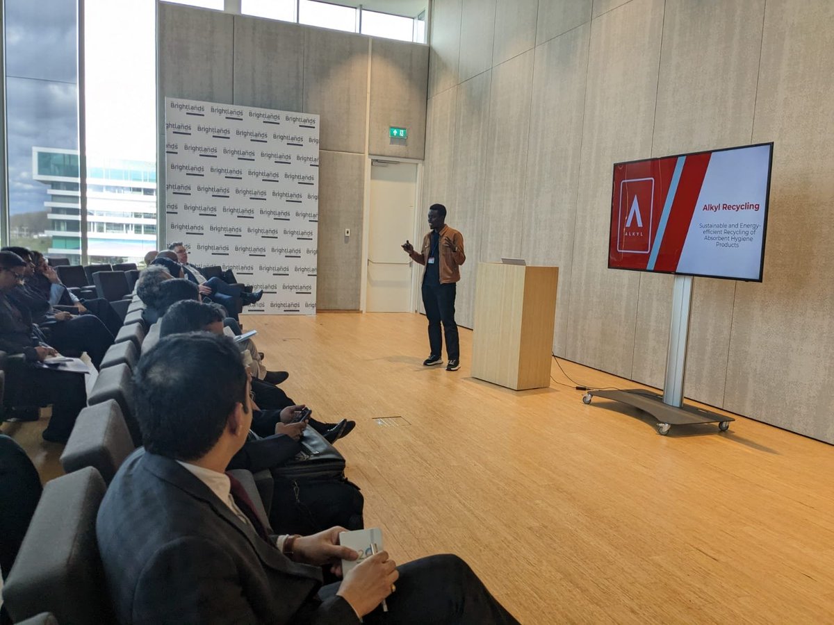 startupindia's tweet photo. 2 startups supported by Brightlands Chemelot - Alkyl Recycling and Sustainix presented before the delegation to showcase their #sustainableinnovation in recycling.
#StartupIndia #SRFInternational #CapacityBuilding #Startups #Netherlands #StateRankingFramework https://t.co/qasSX0q1CW
