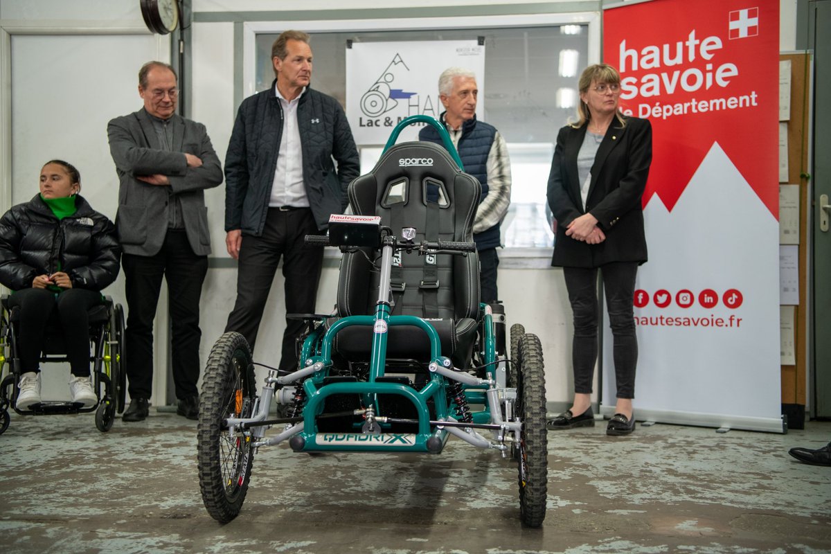 Dep_74's tweet photo. Le #CD74 continue de s'engager en faveur de l’inclusion outdoor !
 
Un nouveau fauteuil tout terrain #Quadrix (imaginé et fabriqué par Mont Blanc Mobility en #HauteSavoie) a été financé à 80% par le #CD74, à destination de l’association Handi Lac et Montagnes. https://t.co/6NgYtp88Xa