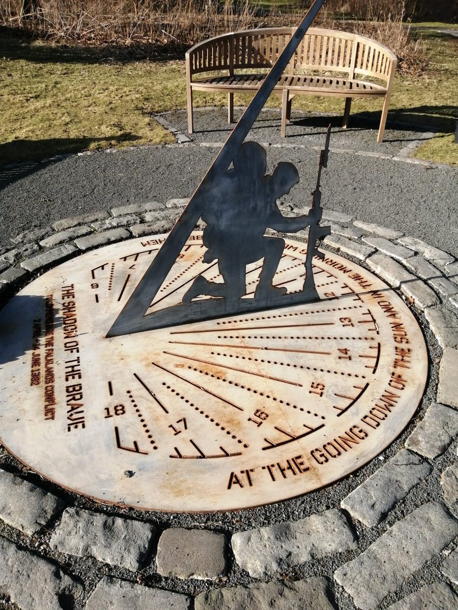 It's true what they say, in Scotland you can experience four seasons in one day! ☀️❄️ In the space of just a few hours, our Falklands memorial has experienced wintery snow and glorious sunshine.