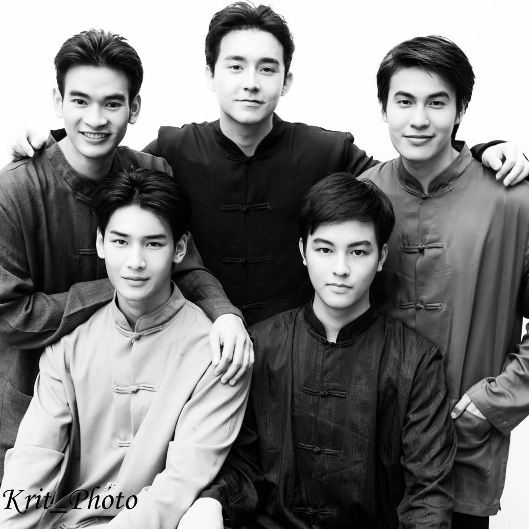 ApoSoQ's tweet photo. 💛 💜

#Nnattawin 
#apocolleagues 

Cr. IG @ krit_photo https://t.co/bxL79pgyfm
