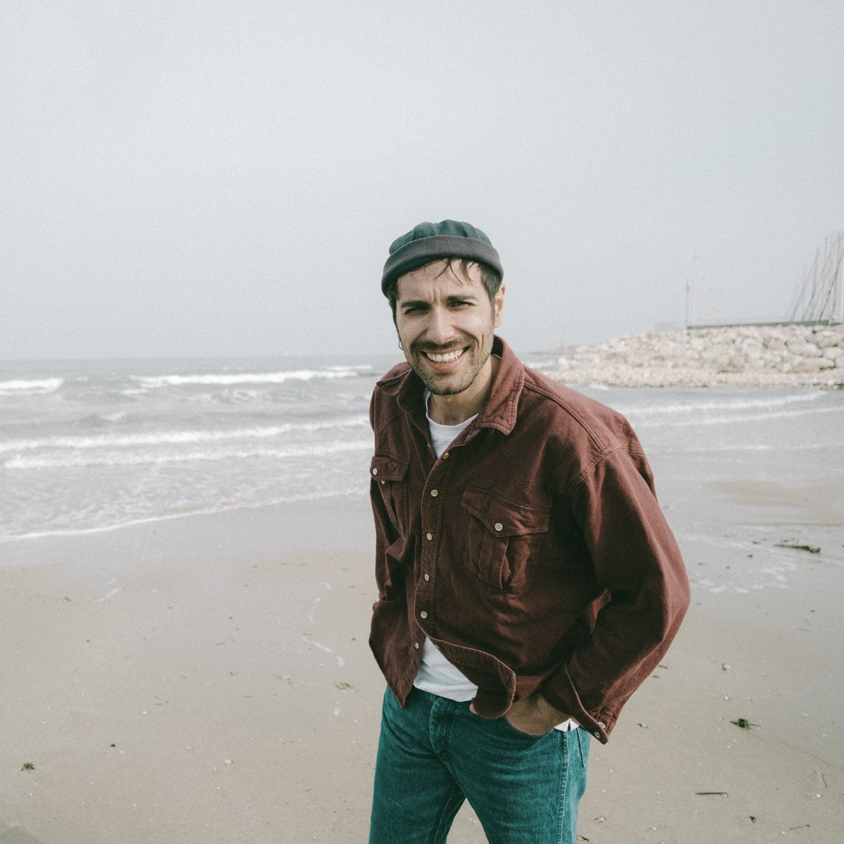 🌊 Il 24 marzo uscirà il mio nuovo album. Si chiamerà come me, #maggio 🌊