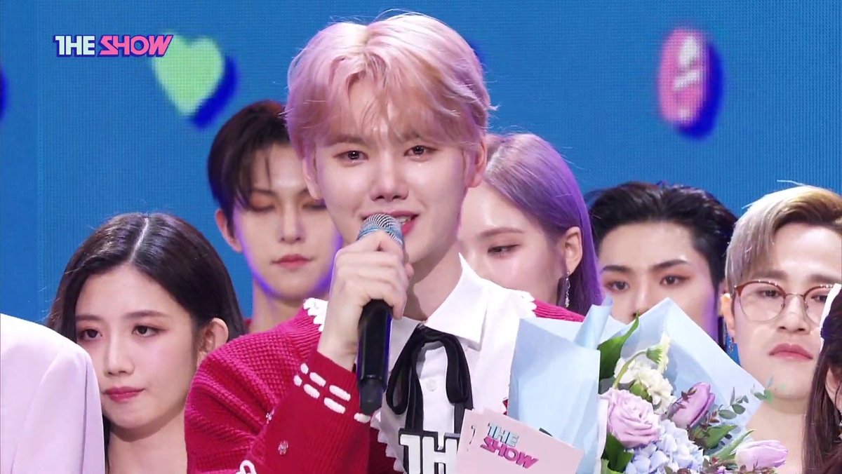 miniwooyaaa's tweet photo. CONGRATULATIONS CRAVITY AND MC MINHEE!! 💗 cravity got their groovy first win so proud of u!! thank you for all the hardwork, cravity and luvity!! 😭😭 and to our mc minhee and chaehyun, thank you for all the good memories!! love you all 💗😭

#CRAVITY3rdWin #Groovy1stWin https://t.co/zE8MB9ktuQ