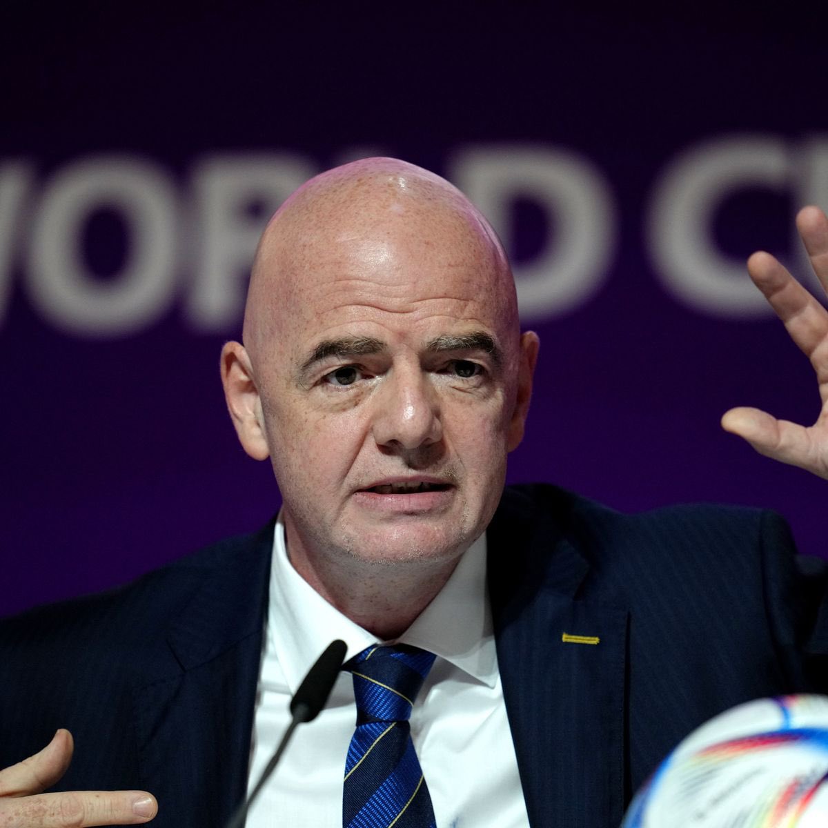 DeadlineDayLive's tweet photo. 🚨 The FIFA council are set to approve the new format of the 2026 World Cup: 

- 48 teams (16 European)
- 16 host cities
- 12 groups of 4
- Top 2 qualify + 8 best third-placed teams
- Last 32 knock-out round

→ 104 TOTAL GAMES 😨 

(Source: @David_Ornstein) https://t.co/XMdbTg7Lgm