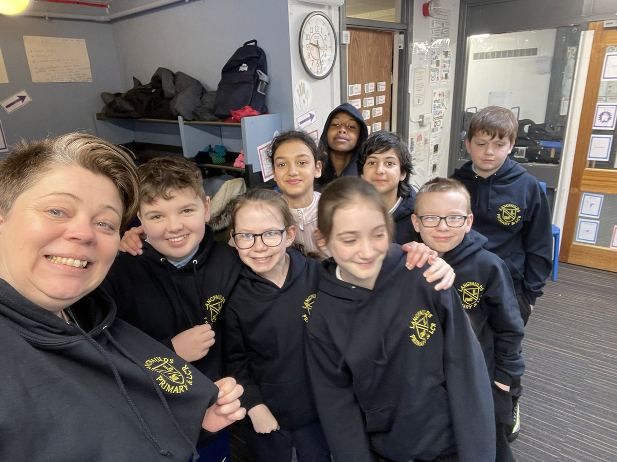 langfaulds's tweet photo. @LangfauldsPS a big thank you to our Parent committee for our P7 hoodies (I had to get one too 😁) We look dapper! https://t.co/CMYRZy6aPs
