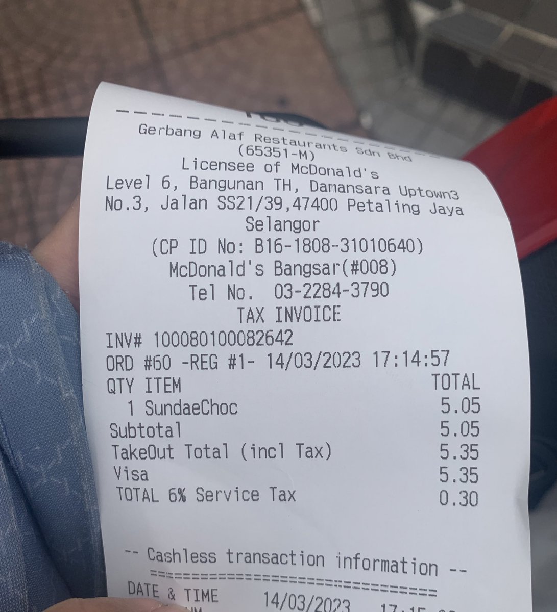 nabilfikran10's tweet photo. Aku dah lama tak makan sundae McD tiber hari ni dah RM5?? Bukan sebelum ni RM3.50 ke. Barua punya @McDMalaysia. https://t.co/nznMty5sVA