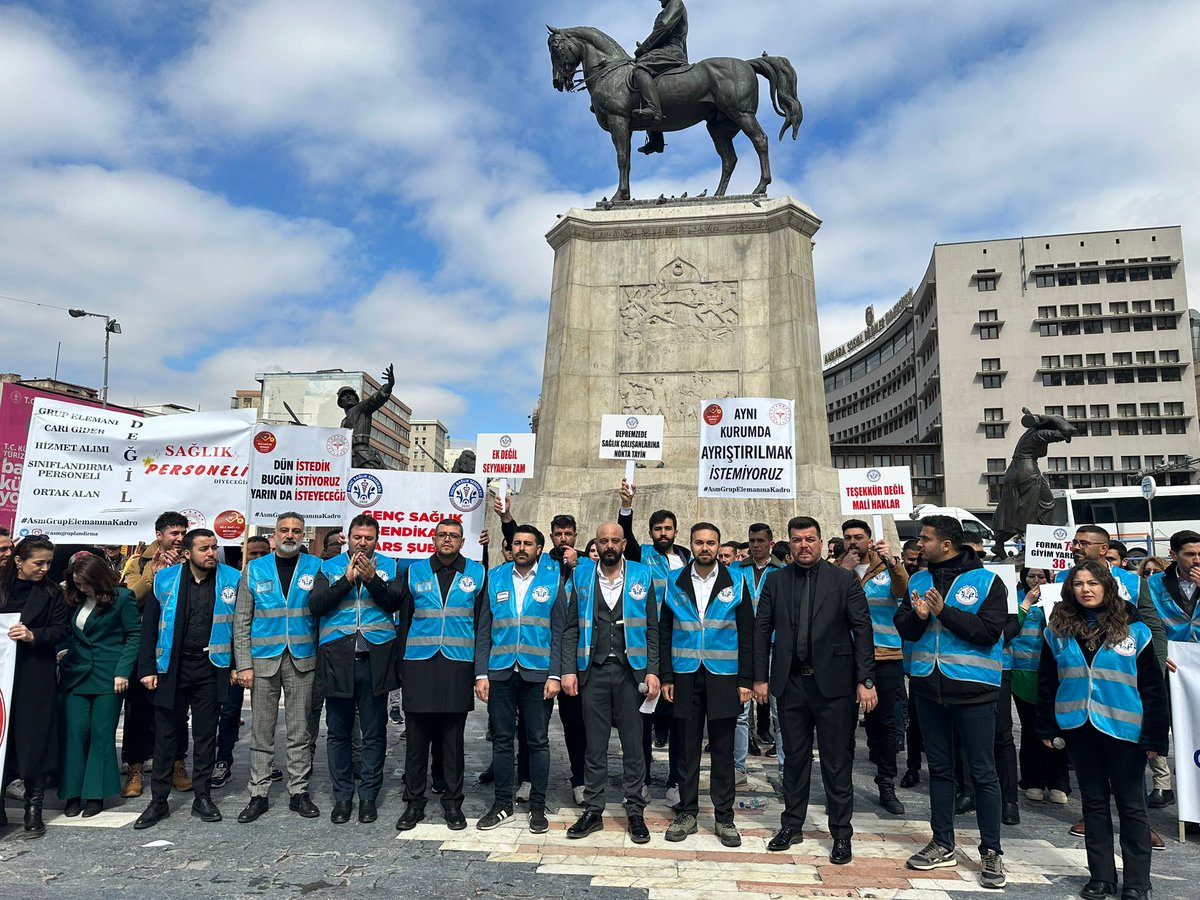 Ramazandkaya's tweet photo. Bugün sağlık çalışanlarının ve atama bekleyen onlarca sağlık çalışanı adayının sorunlarını gür bir sesle dile getirdik. Artık kulaklarınızı TIKAMAYIN.
@drfahrettinkoca
#SaglikciUlusMeydanında https://t.co/tWNRqD5ji7