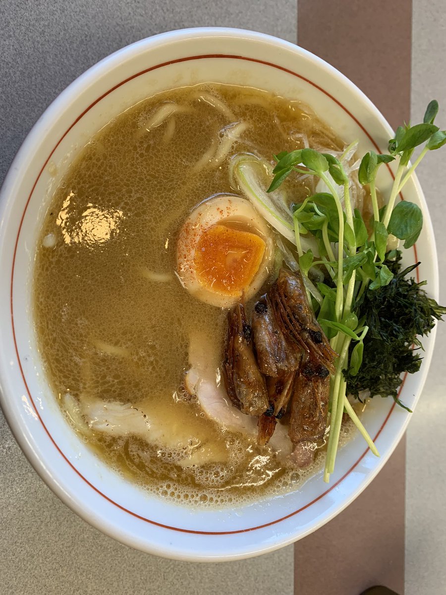 文蔵臼田店にて限定麺
芳醇オマール海老塩ラーメン
その名の通り海老の香りが馥郁とした一杯
じっくり揚がった海老頭もトッピングされていて隅々まで海老の旨味を味わえる
閉店までの間とにかく行けるだけ行きたい