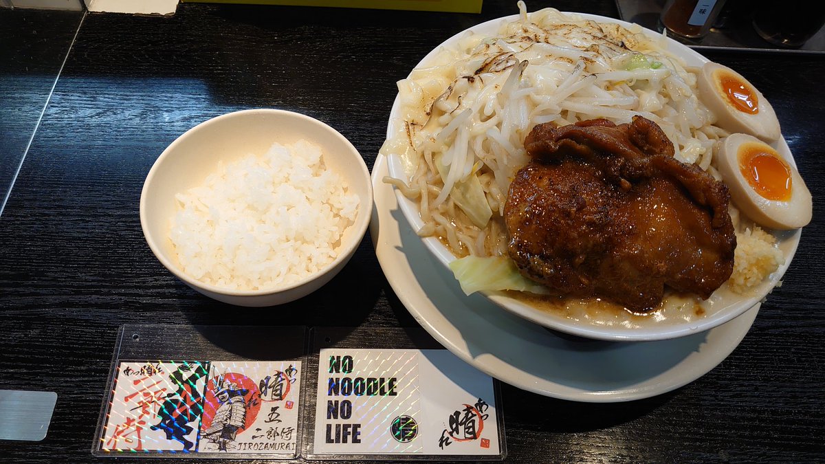 kunidesu8000's tweet photo. 照り焼きチキングラタンらーめん
5ばか、味玉&amp;チーズ&amp;ニンニク
ご飯小
約３ヶ月ぶりのこちら😍
うんまいw
多くを語らず美味しい物は美味しいで良いよね🙆
本日もまさ君お隣り👍
Kさんりんちゃんごちそうさまでした🙏���あっ晴れ
＃緒川店
＃限定麺
＃照り焼きチキングラタンらーめん
＃二郎侍 https://t.co/sVHgsem3nR