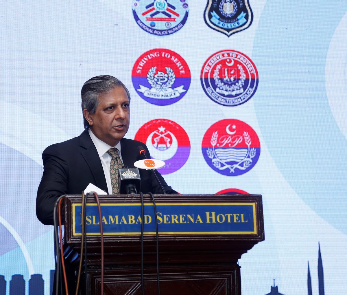 PasbanAwam's tweet photo. We thank Senator @AzamNazeerTarar for recognizing the need for better policing at a governmental level. He highlighted the priorities of government in ensuring the safety & justice of women & offered his support for women police officers in Pakistan. #NWPC23 @USIP @GovtofPakistan https://t.co/l6klYf1n4s