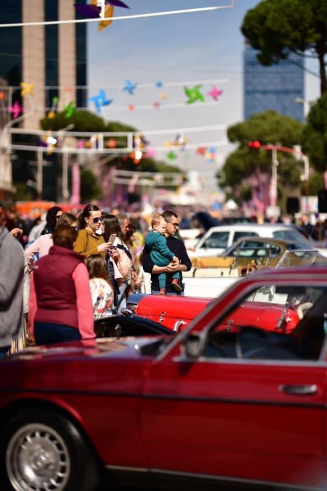 erionveliaj's tweet photo. Fantastike atmosfera n’Retro! 😍🌺🎉🚴‍♂️🚗❤️

*Dita e Verës, në Tiranë 📍 https://t.co/6O8vqqJb4V