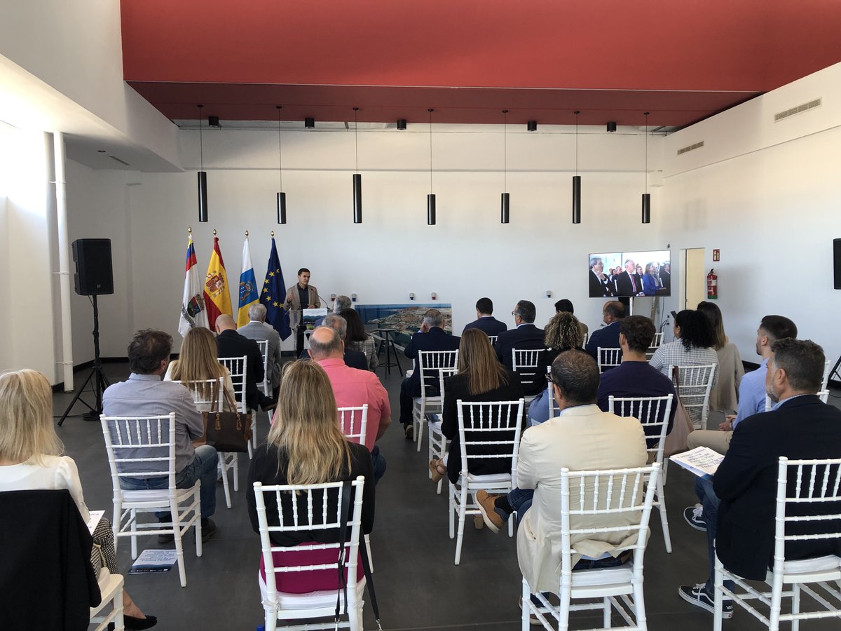 👉 Comienza la II Jornada Técnica sobre la ampliación del Puerto de Playa Blanca y distribución de los Fondos FEDER. 👉 Héctor Fernández, de la Sociedad de Promoción Exterior de Lanzarote (SPEL) ha iniciado la jornada. #FondosFEDER