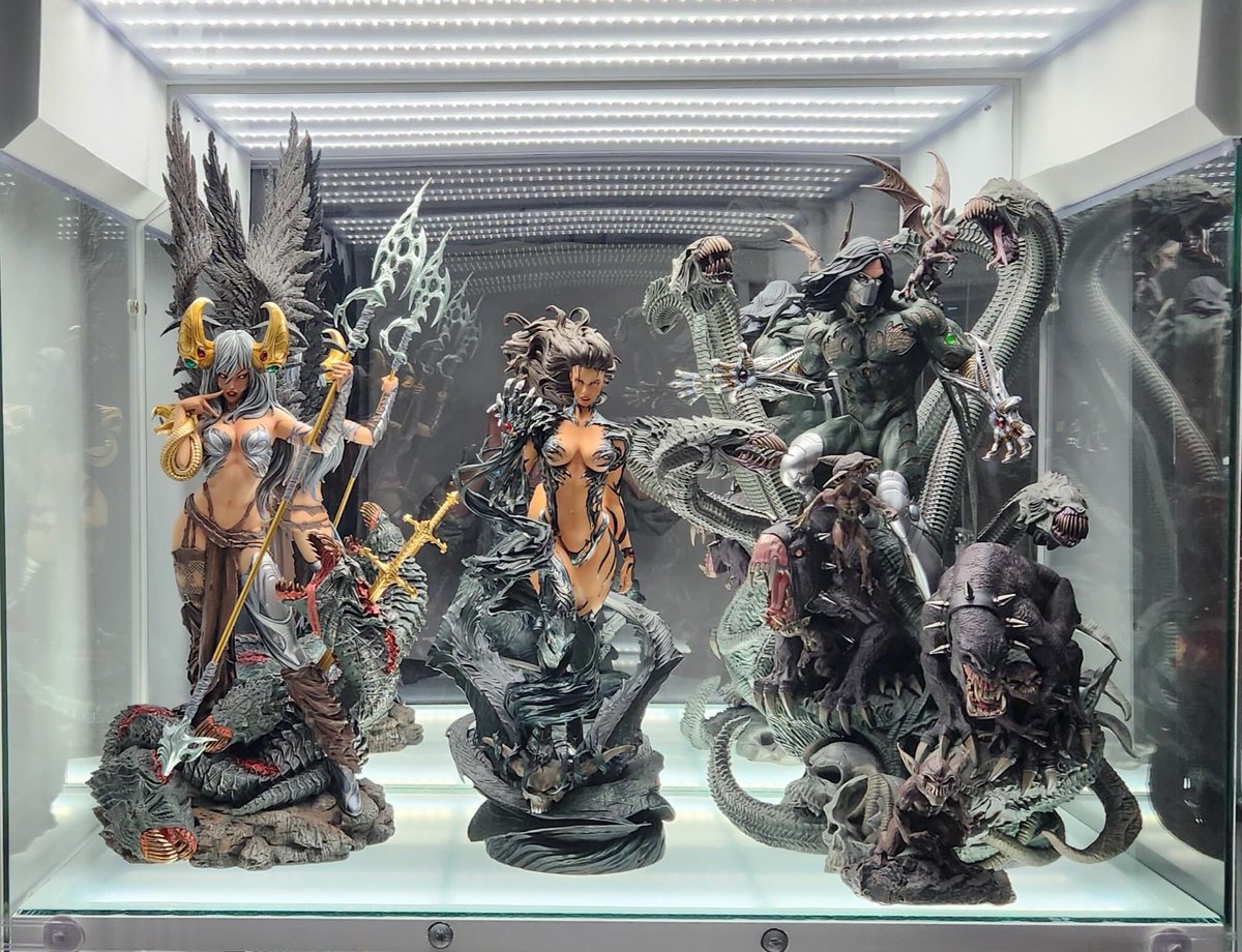 Wow! Check out Top Cow loyalist William Stoneley-Ouk’s amazing collection of @xm_studios statues of everyone’s favorite characters in Top Cow’s universe!

Get your own collection going: xm-studios.shop/en/XM-Studios-…

#topcowcomics #collectibles #collectiblestatues #comics