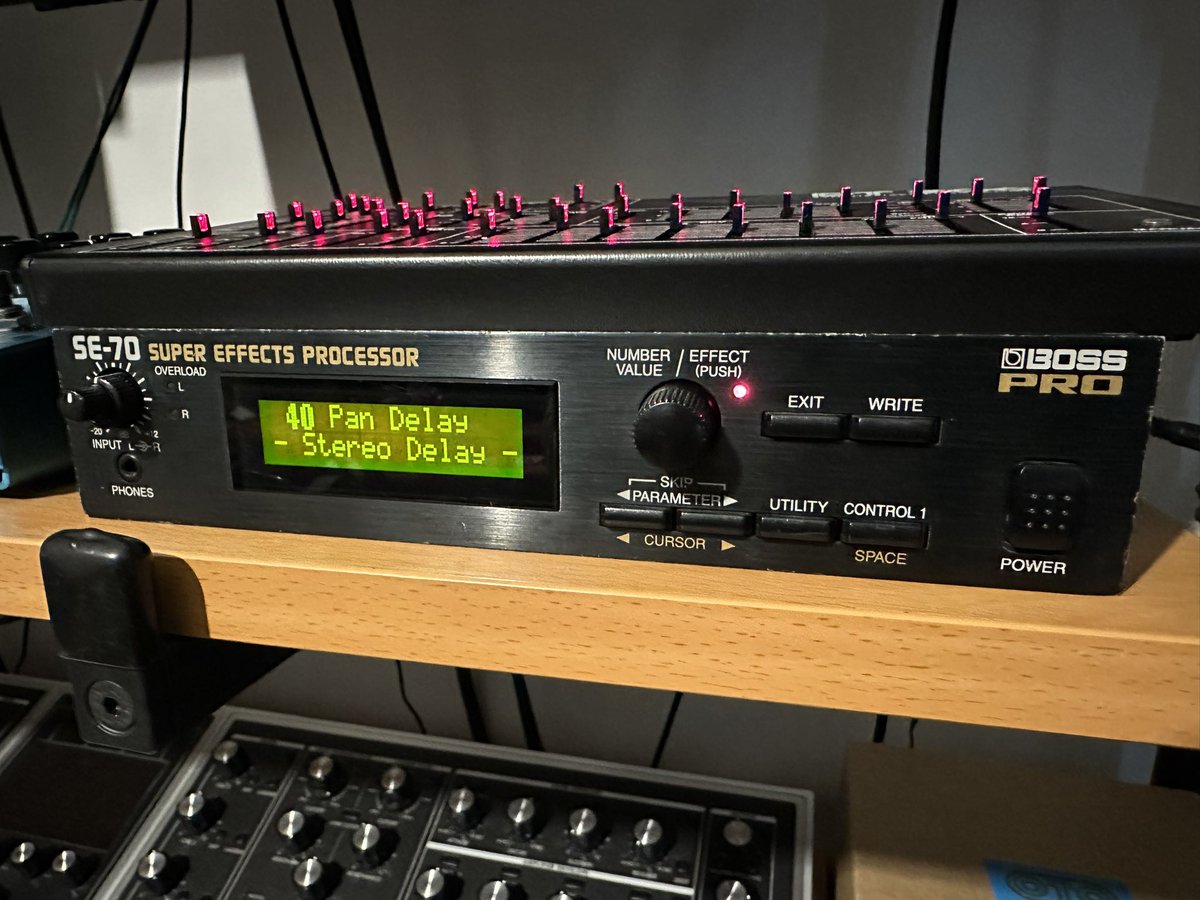 DogSolitudeUK's tweet photo. New addition to the studio. @the_prodigy apparently used to own 7 of these. Decided to see what all the mid-90s fuss was about 😁 #ROLAND #boss #digitalFX https://t.co/FHqgHZoxQN