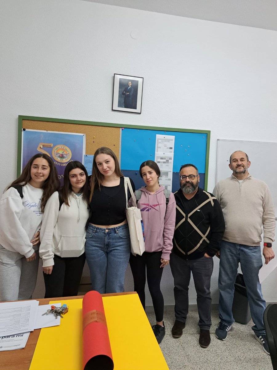 iesierradegador's tweet photo. Ayer recibimos a Isabella Ripa, alumna italiana del IIS Boccardi-Tiberio de Termoli, que estará con nosotros hasta mediados de mayo. Esperamos que su estancia sea agradable y fructífera y agradecemos la colaboración de nuestra colega Alessia D'Urbano.
@sepiegob @Pluri_Almeria https://t.co/vDpULojJXt
