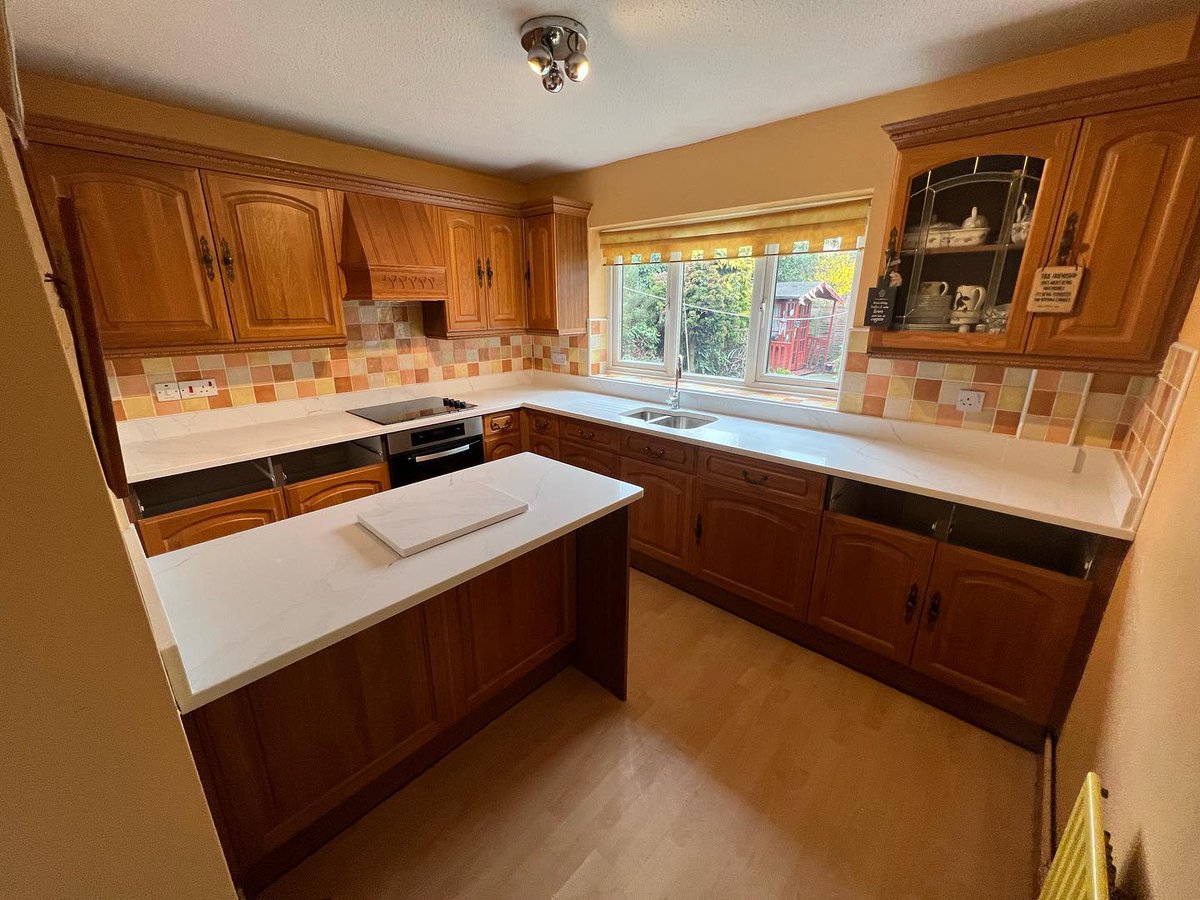 CJStonemasonry's tweet photo. Worktop replacement. This kitchen was in need of bringing back to life. The perfect choice was Calacatta Oro quartz from Fugen. Our sink and tap from @1810co work well together.
https://t.co/sDQFR05pdf
#worktopreplacement #yorkshirequartz #quartzworktops #quartzisland https://t.co/QekkHYdcpK