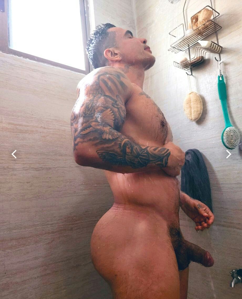 Hombres23486401's tweet photo. Mas fotos de la cola y verga de Esteban coach 
Que hombre tan rico!! https://t.co/CO3XnkEyjE