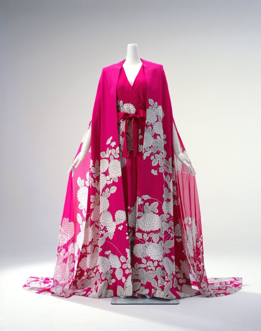 Bow down before the #frockingfabulous Chrysanthemum Pyjamas, by Hanae Mori. 1966, via the Iwami Art Museum.