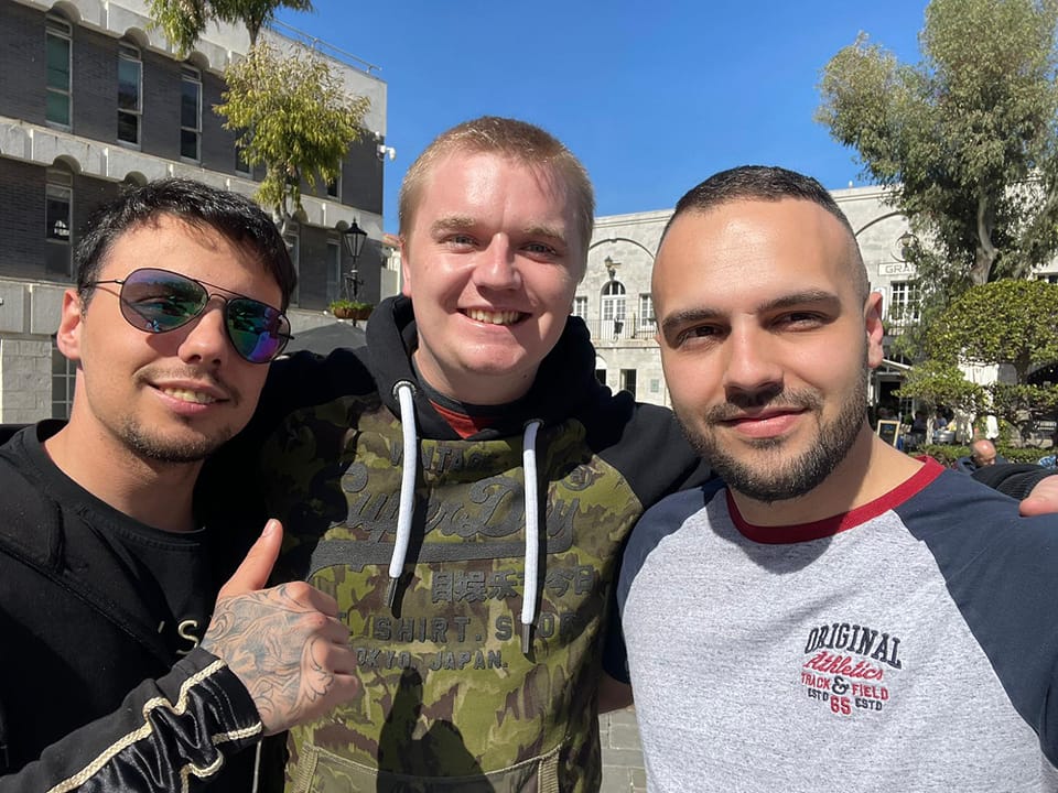 RGPolice's tweet photo. This week a couple of our off-duty officers were stopped in the street &amp; thanked by a man who they'd helped last December.
Gregor (in the centre) had a serious fall &amp; these 2 officers were some of the first on scene from RT1 who helped him... https://t.co/aRkgsdc89o