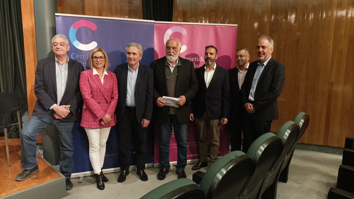 ConstructorsIB's tweet photo. 📢Gracias al @cerclemallorca por invitarnos a aportar soluciones al grave problema de la vivienda 🏠 en #illesbalears. Nuestra directora general @SandraVerger  destacó que es necesario un gran pacto de estado y una estrecha colaboración público-privada🤝 https://t.co/4MQYOEuIYM
