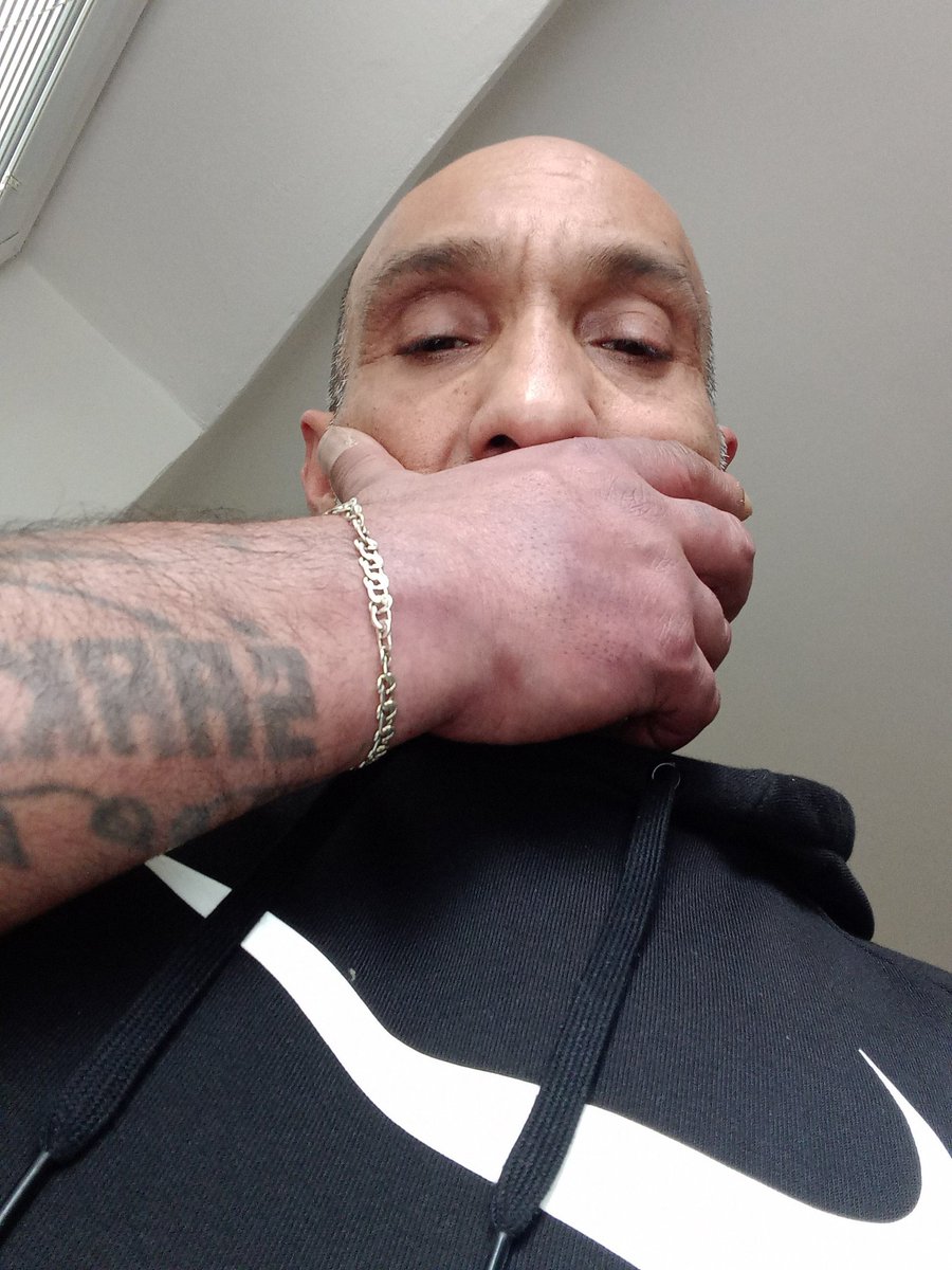 zigaf16's tweet photo. Takový blbý zvyk už mám že pokaždé si dám dlaň na tvář.fery https://t.co/trYx68zxhk