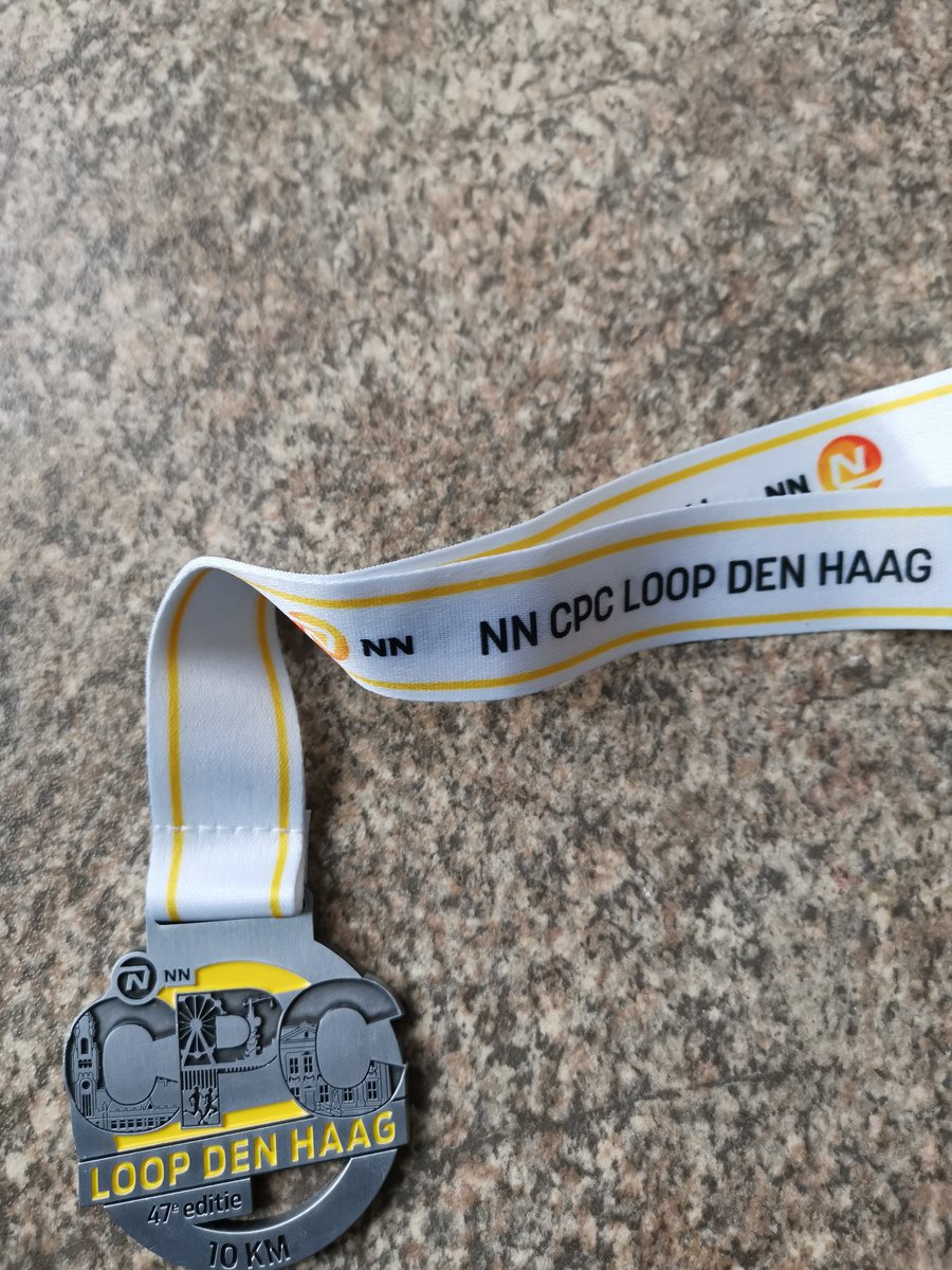 sergiofelter's tweet image. About Sunday. 10 km hardlopen - 42:32 @cpcloopdenhaag. Met Inge support. Het Malieveld te Den Haag was modderig, maar gezellig #cpcloop #hardlopen