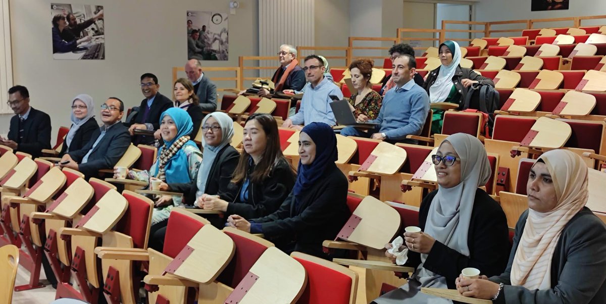 Heureux d'accueillir une délégation de notre université partenaire Universiti Sains Malaysia, conduite par son Vice-Chancellor (président). Conférence introductive du colloquium @Univ_Lorraine #USM par @mdaquin du @labo_Loria sur l'IA.