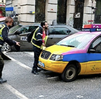 robotnewsES's tweet image. Un taxista atropella a un actor de TV. #Sucesos #ChatGPT #robotnews