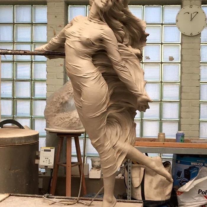 Musk_DaiIy_news's tweet photo. Good Morning 
Luo li Rong 
Graceful and very beautiful these sculptures / statues 
Chinese  Trained in Beijing and now living and working in Belgium.  She creates so much movement in her work https://t.co/JuQYJqxf3M