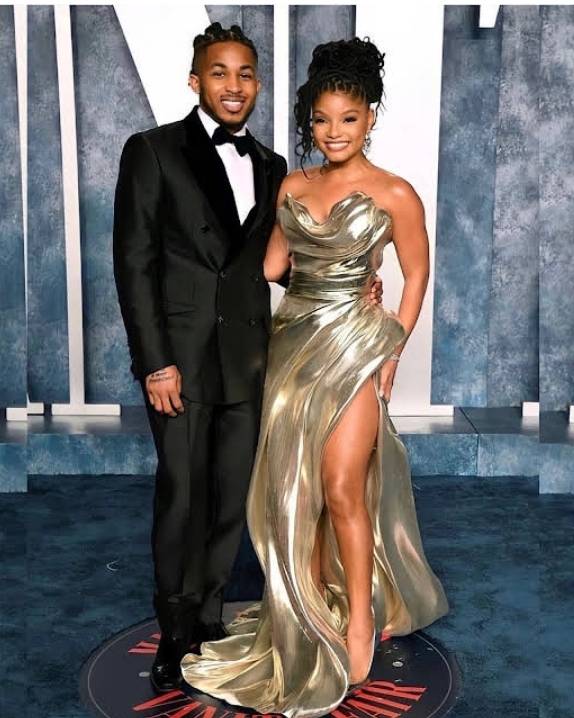 A date night at the #Oscars DDG × Halle Bailey ❤️

#Twosday #AllAboutAwards #CelebrityCouples #WeAreGlobal