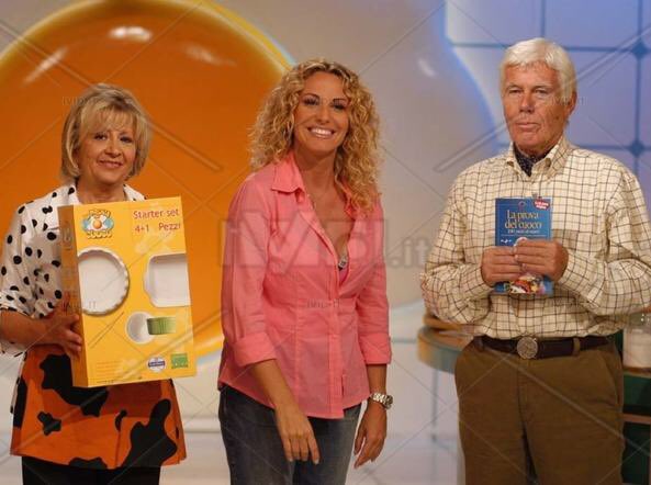 lontanissimo_'s tweet photo. Appena venuto un flashback di quando ero baby e stavo a casa dei nonni con la Prova del cuoco in tele https://t.co/3AFYdnq4AF